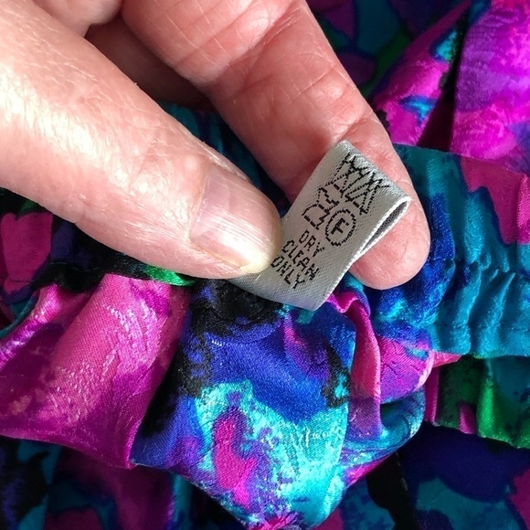 Vintage ADRIANNA PAPELL 100% Silk Blazer & Skirt Set - Picture 10 of 11